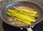 asparagus-in-pan