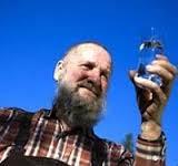 grander_johann-holding-glass